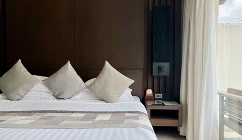 Junior Suite Limited View - Annex Wing