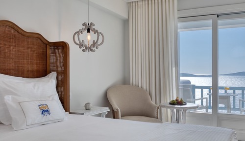 Signature Aegean Room with Outdoor Jetted Tub & Sea View