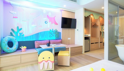Family Room (Vhari Wing)