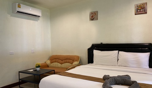Junior Suite, 1 King Bed, Kitchenette, Garden Area