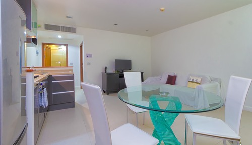 Deluxe Studio, 1 King Bed, Garden Area