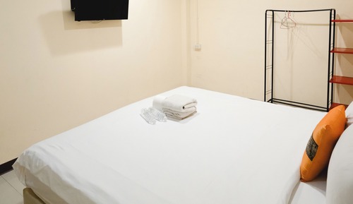 Standard Room, 1 King Bed, Shared Bathroom