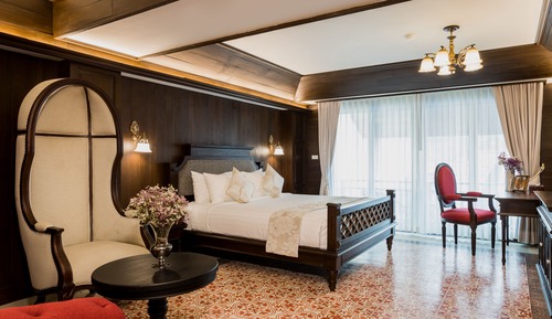 Grand Colonial