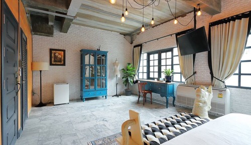 Deluxe Room, 1 King Bed, Bathtub