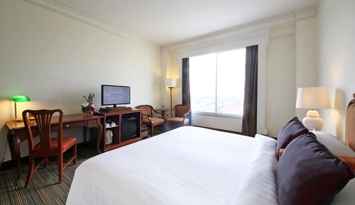 Deluxe King Bed