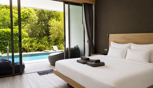 Deluxe Poolside Access