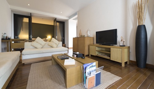 One Bedroom Deluxe Suite with Free Minibar