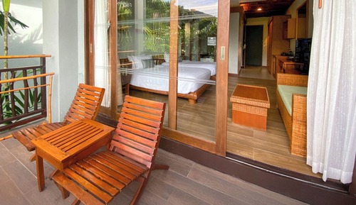 Deluxe Room, 1 King Bed, Pool View