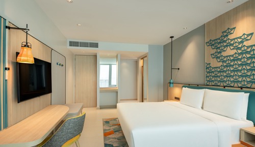 Standard Room, 1 King Bed, Beach View (Pattaya, Bay Tower)
