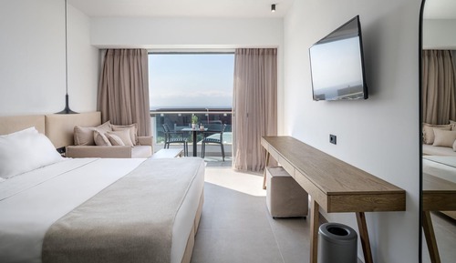 Family Suite, 2 Bedrooms, Partial Sea View