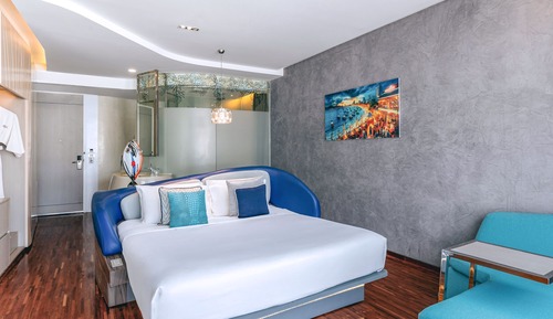 Deluxe Double Room Pool View