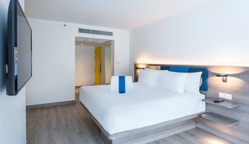 Room, 1 King Bed (COSI)