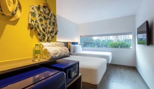 Room, 2 Twin Beds (COSI)