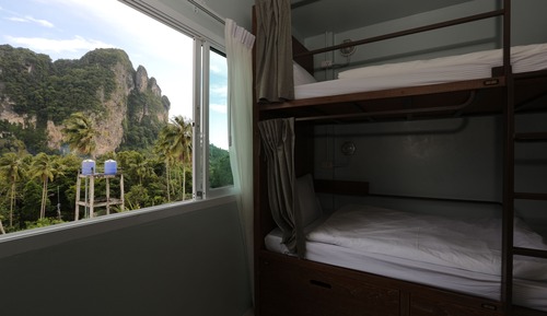 Female 8 Beds Dorm