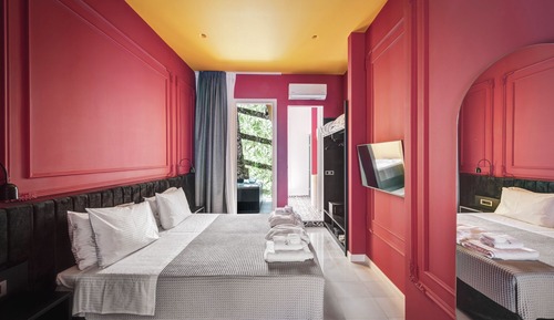 Honeymoon Suite