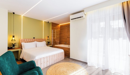 Deluxe Suite with Hot Tub