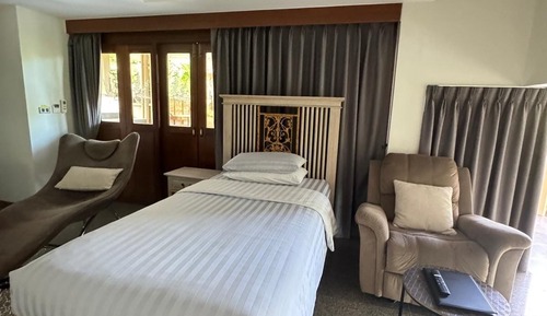 Deluxe Room, Pool View