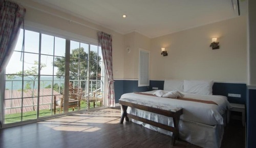 Deluxe Double Room, Balcony, Partial Sea View