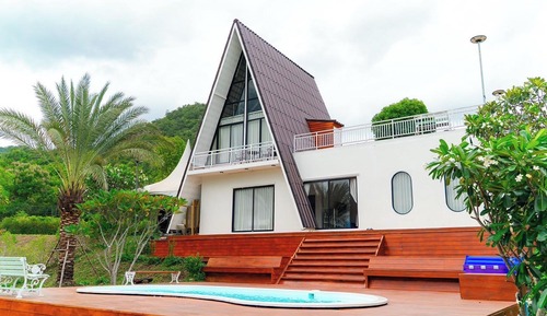 Pool Villa Triangle
