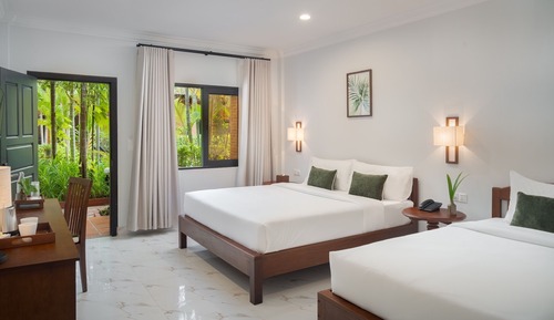 Deluxe Triple Room, Pool View