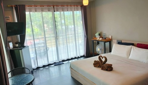 Deluxe King Room with Balcony Mountain and River View