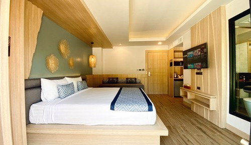 Deluxe Room, Pool Access