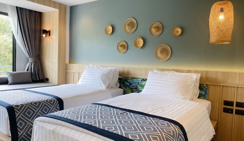 Deluxe Room, Pool View