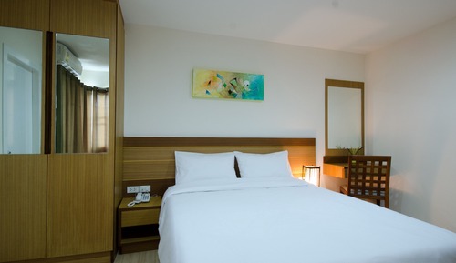 Standard Room, 1 Queen Bed