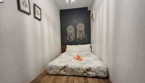 Standard Queen Bed (Fan Room)