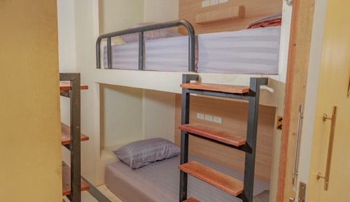 Shared Dormitory, Balcony