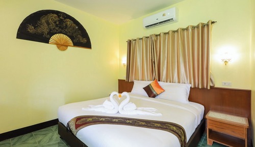Deluxe Room, 1 King Bed, Garden View