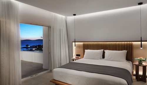 Superior Luxury Suite with Big Private Hot Tub with Sea View