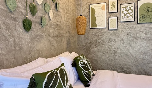 Deluxe Double Room, 1 King Bed, Balcony, Garden View