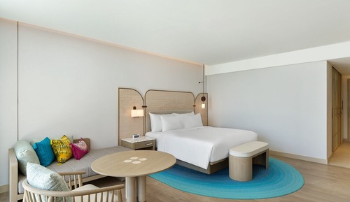 Room, 1 King Bed, Pool Access, Oceanfront