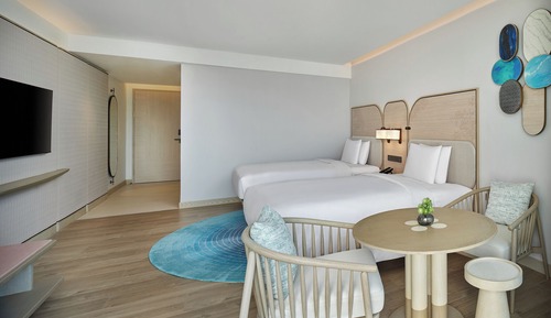 Room, 2 Twin Beds, Pool Access (View)