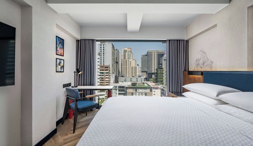 Deluxe Room, 1 King Bed, City View