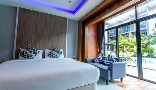 Deluxe Room, Pool Access