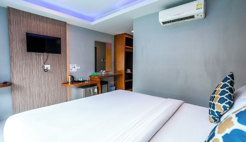 Deluxe Room, Pool View