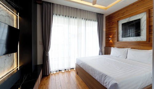 Superior Room, 1 King Bed, Balcony