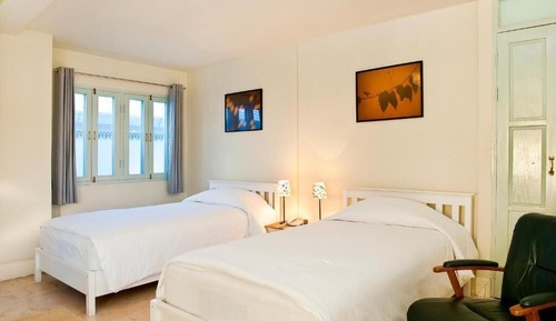 Deluxe Mountain View With Sunroom - Large + Single Bed