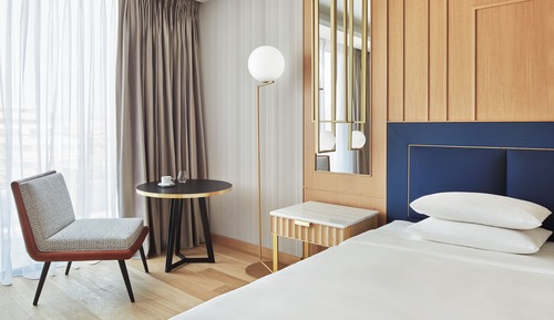 1 King Bed