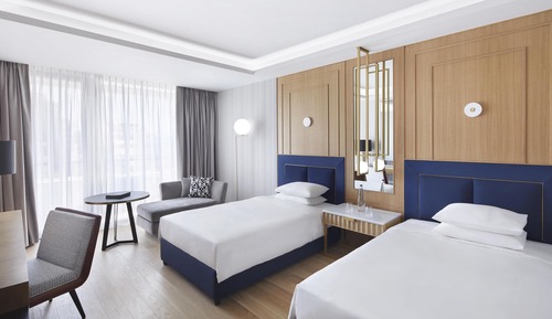 2 Twin Bed Pool Deluxe