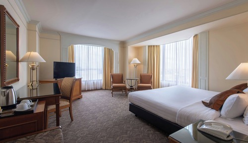 Premier Room, 1 King Bed, River View, Corner