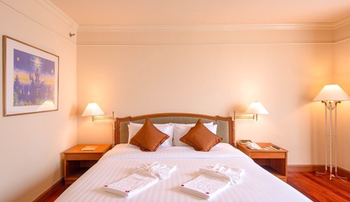 Executive Room, 1 King Bed, River View