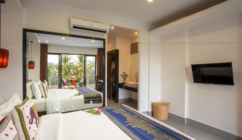 Deluxe double balcony with pool view