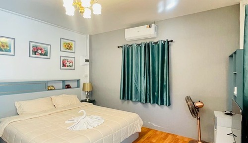 Comfort House, 1 King Bed, Hill View