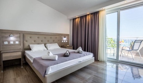 Deluxe Room, Balcony, Pool View