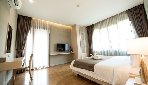 Family Room, 2 Bedrooms, 2 Bathrooms