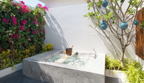 Junior Spa Bath Villa