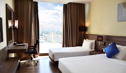 Family Room, Multiple Beds, Non Smoking, City View